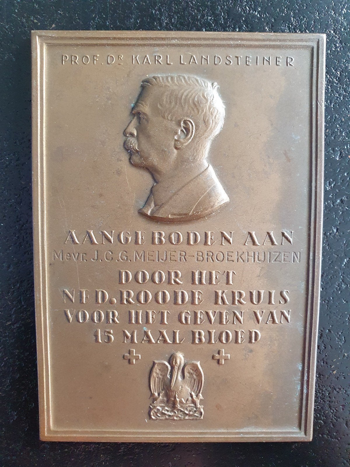 2x Prachtige plaquette van 1945 bronzen plaatje 7x10 cm €39, Ophalen of Verzenden, Brons