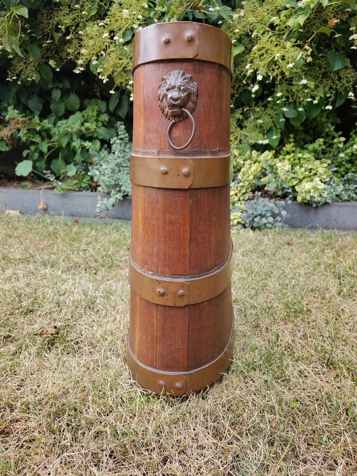 Antieke paraplubak, Ophalen