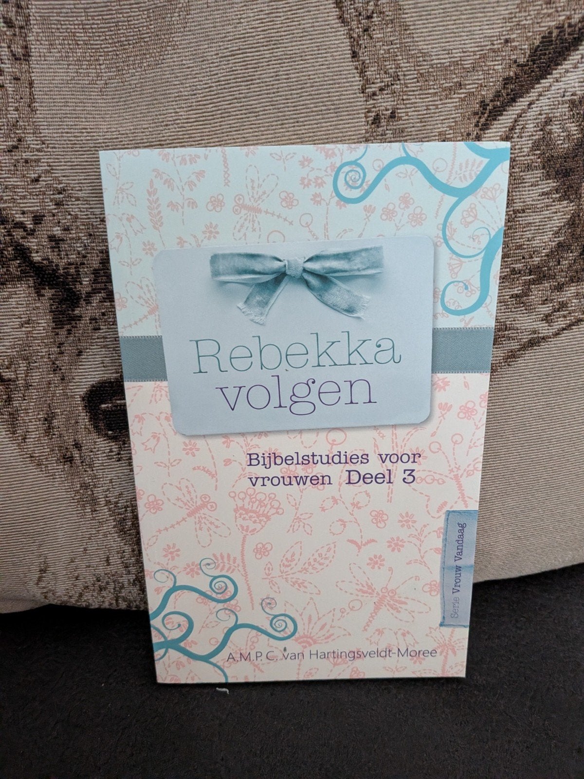 A.v.Hartingsveld, Rebekka volgen deel 3, Ophalen of Verzenden, Zo goed als nieuw