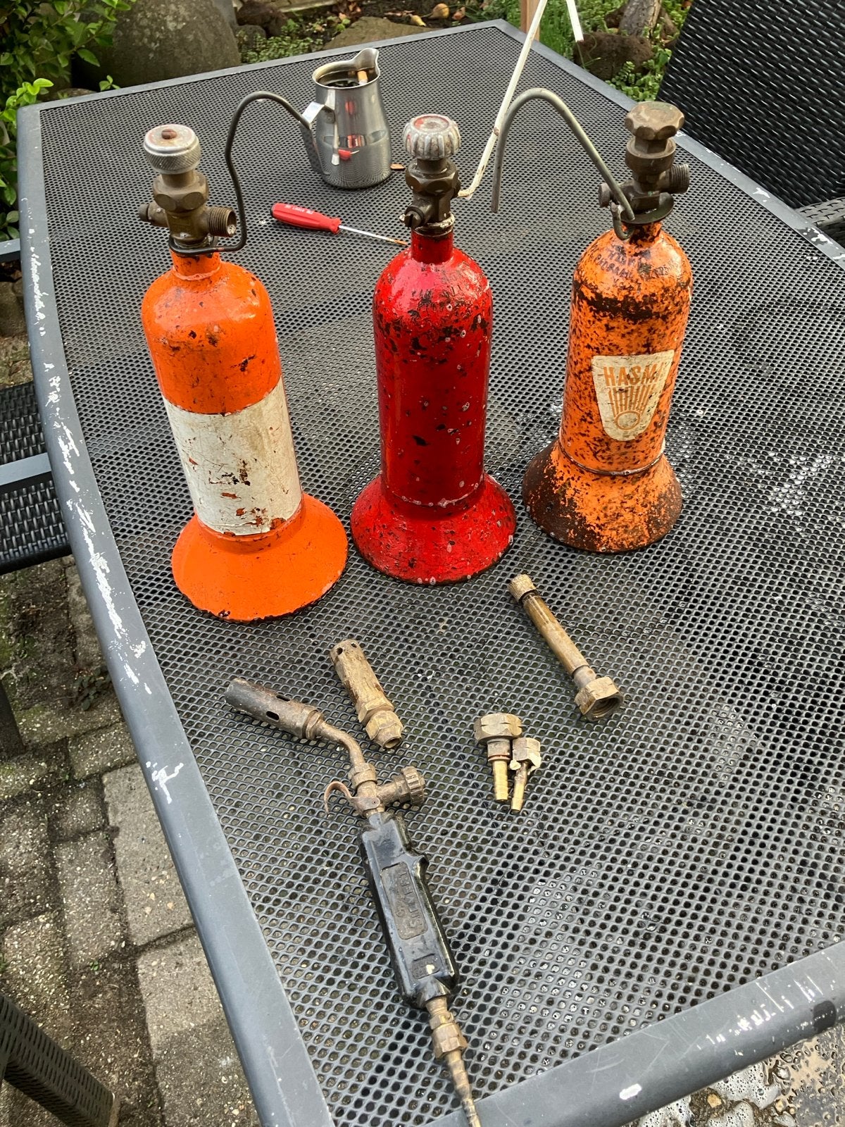 3x Vintage karweiflesjes / soldeergasflesjes (o.a. Hasmi), Ophalen