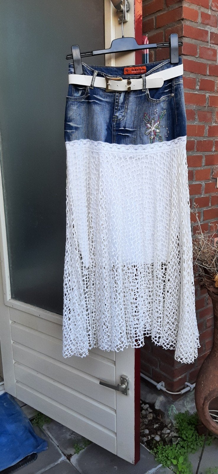 Gezhi Dun spijkerrok met witte onderkant en riem, Maat 38/40 (M), Blauw, Gezhi Dun, Ophalen of Verzenden