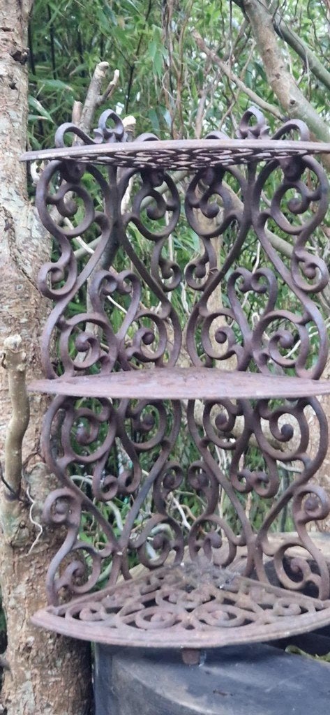 Decoratieve gietijzeren etagère (binnen of buiten)(brocante), Ophalen of Verzenden, Gebruikt, Etagère, Metaal