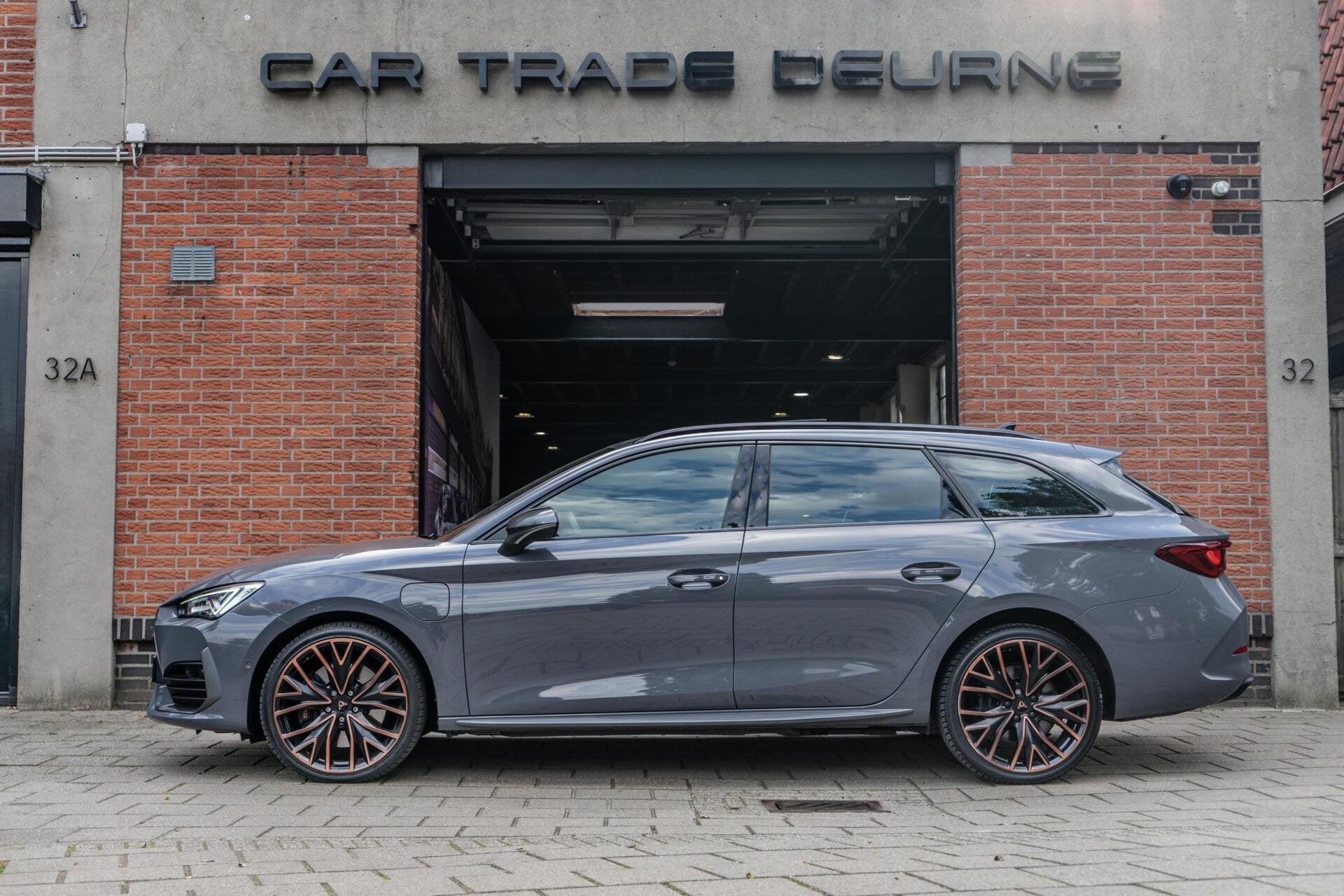 CUPRA Leon Sportstourer 1.4 e-Hybrid VZ Copper Pano / Camera, Auto's, 77 km/l, Gebruikt, Zwart, 4 cilinders