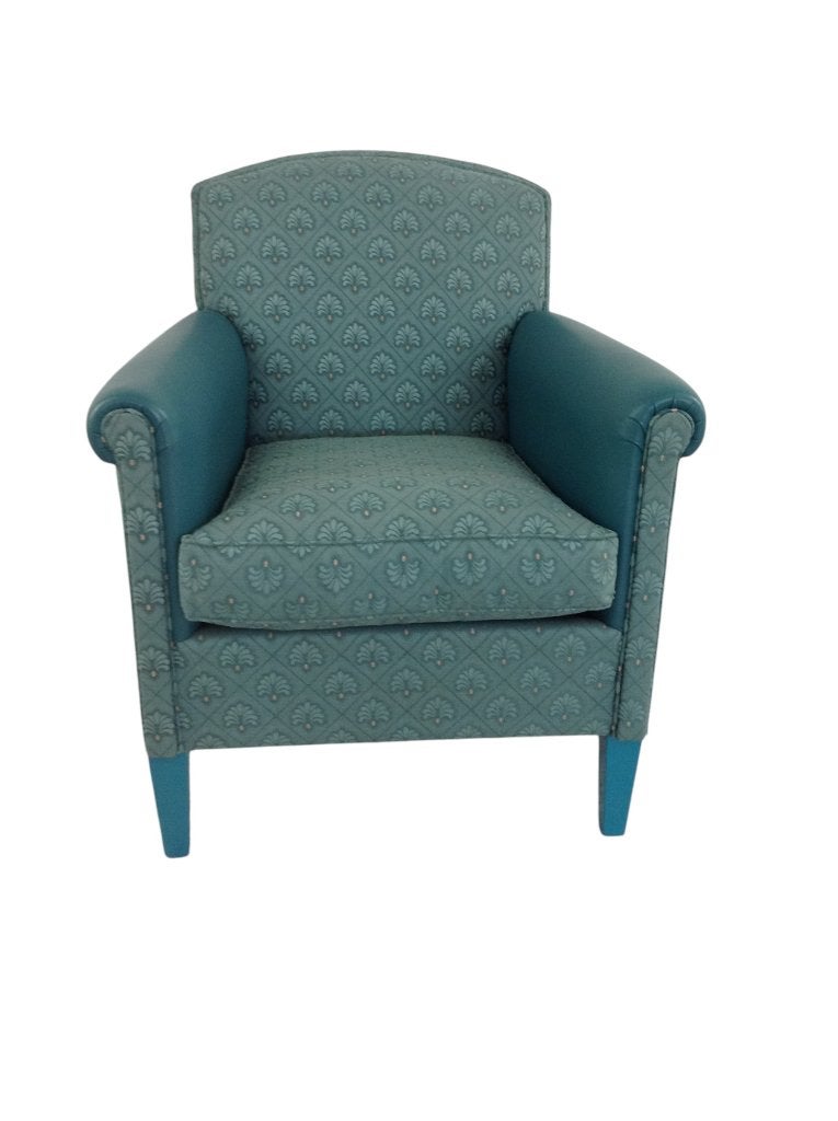 Leuk klein fauteuiltje 67 cm breed in stof met leren armcaps, Huis en Inrichting, Fauteuils, Ophalen, Minder dan 75 cm, Zo goed als nieuw