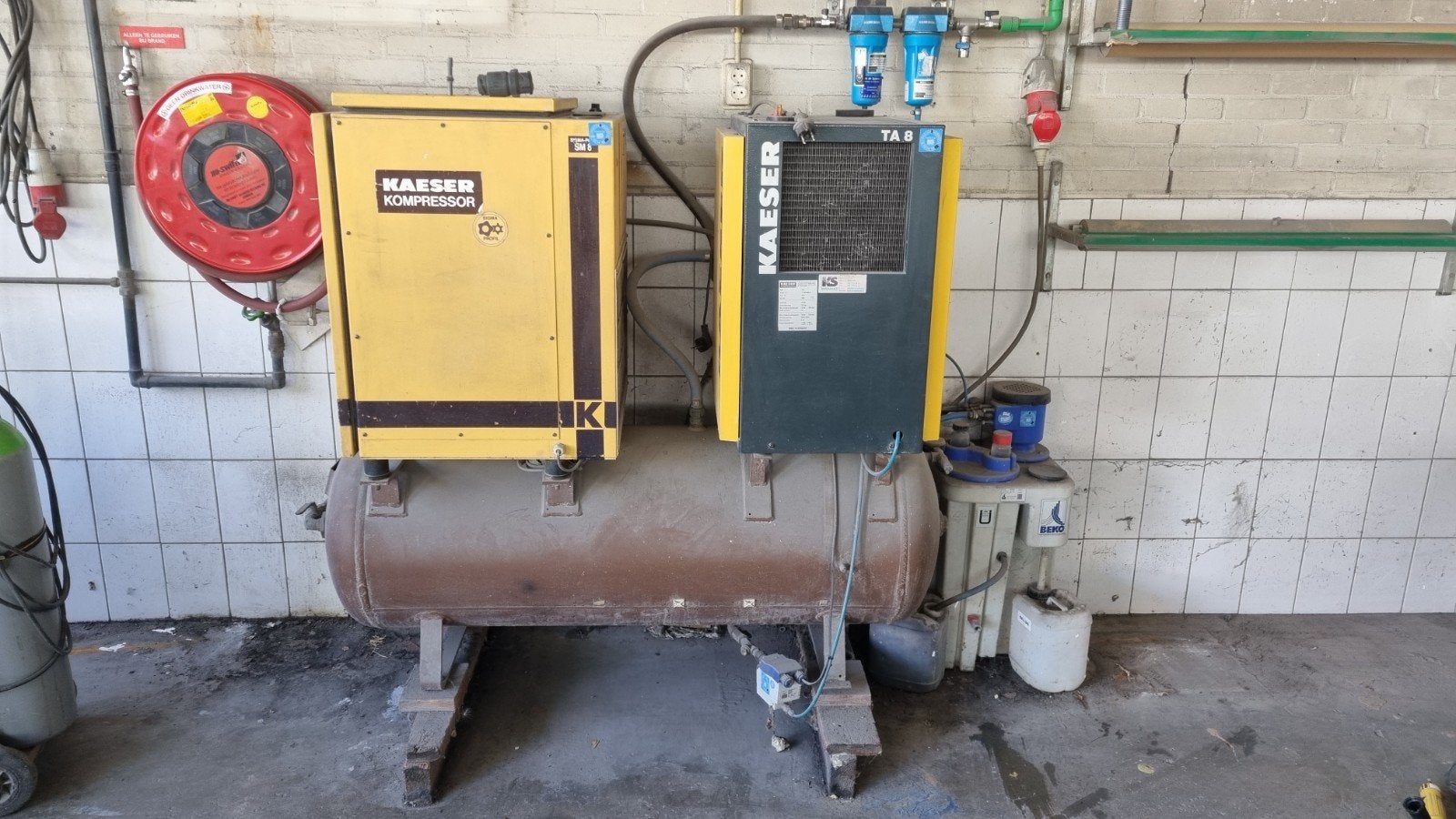 Kaeser Kompressoren SM 8T 89-280 met TA 8 koeldroger, Gebruikt, 6 tot 10 bar, 100 liter of meer, 400 tot 800 liter/min