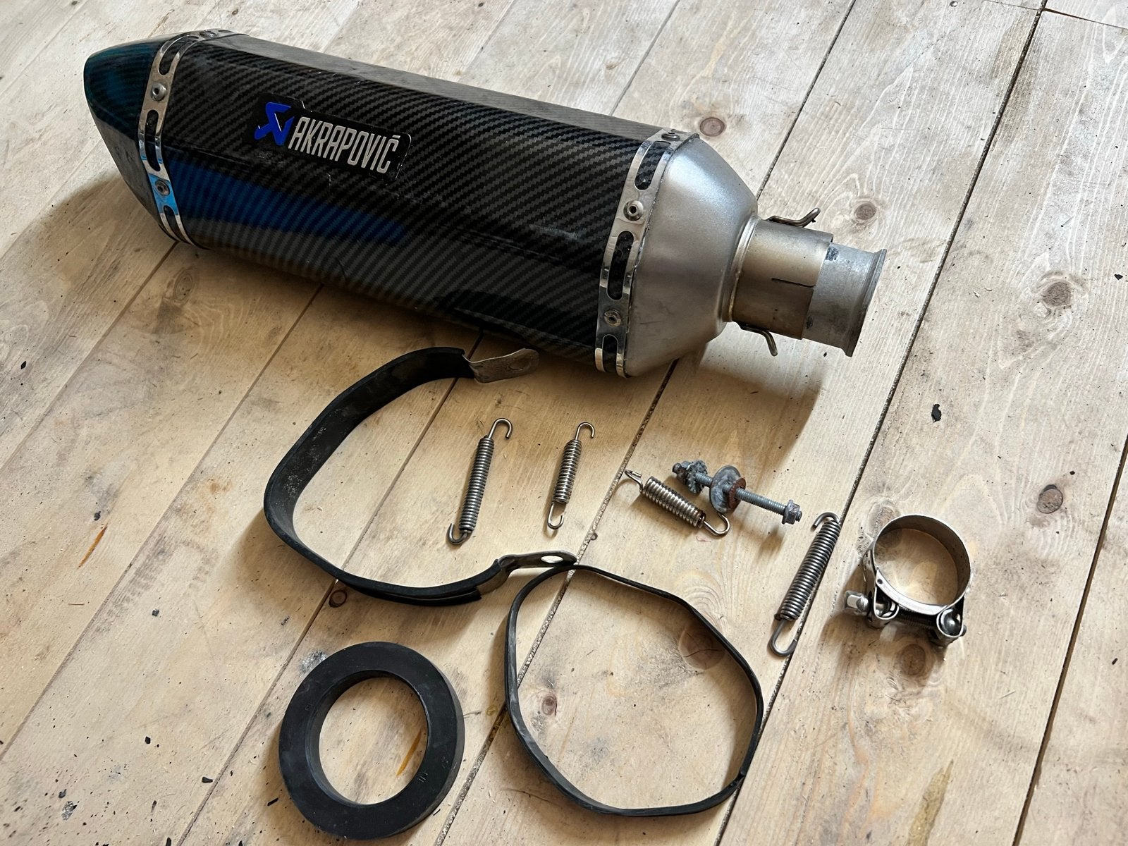 Akrapovic uitlaatdemper carbon met toebehoren, Ophalen of Verzenden, Gebruikt