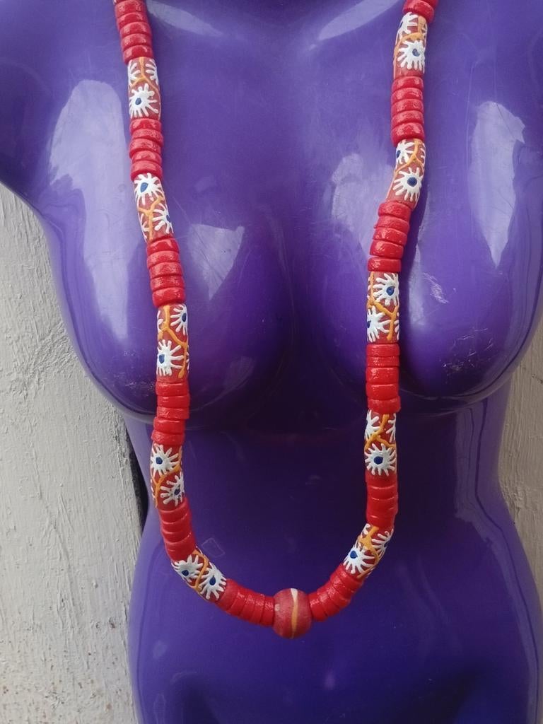Krobo kralen Ghana gerecycled glas inclusief armband, Ophalen of Verzenden, Rood, Overige materialen