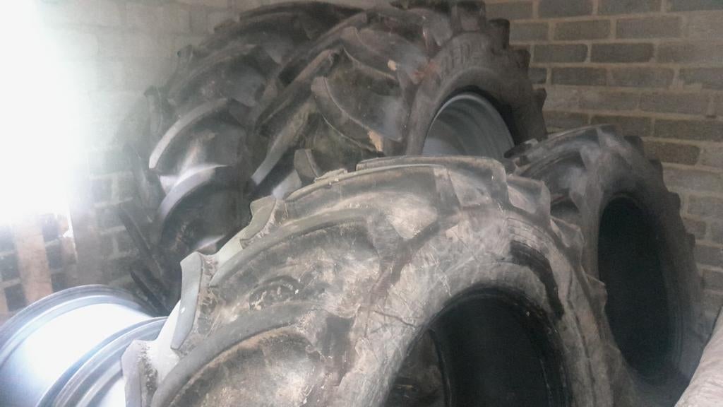 Vredestein wielen deutz agrotron, Zakelijke goederen, Agrarisch | Onderdelen | Banden, Velgen en Assen, Ophalen