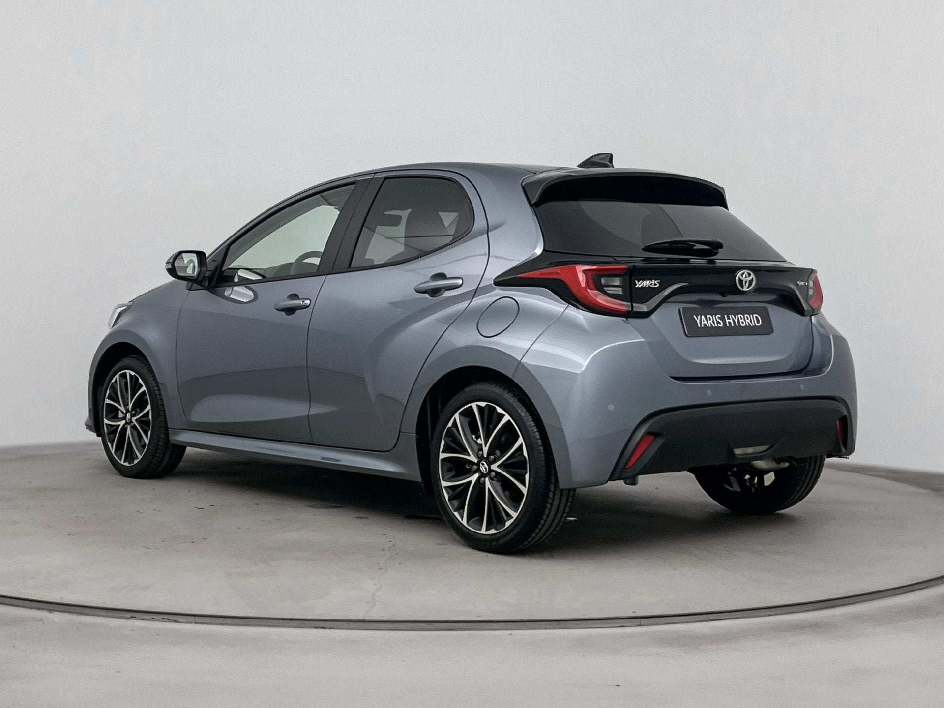 Toyota Yaris 1.5 Hybrid 115 Dynamic | Apple Carplay & Androi, Auto's, 12 maanden, Stof, Zwart, 116 pk