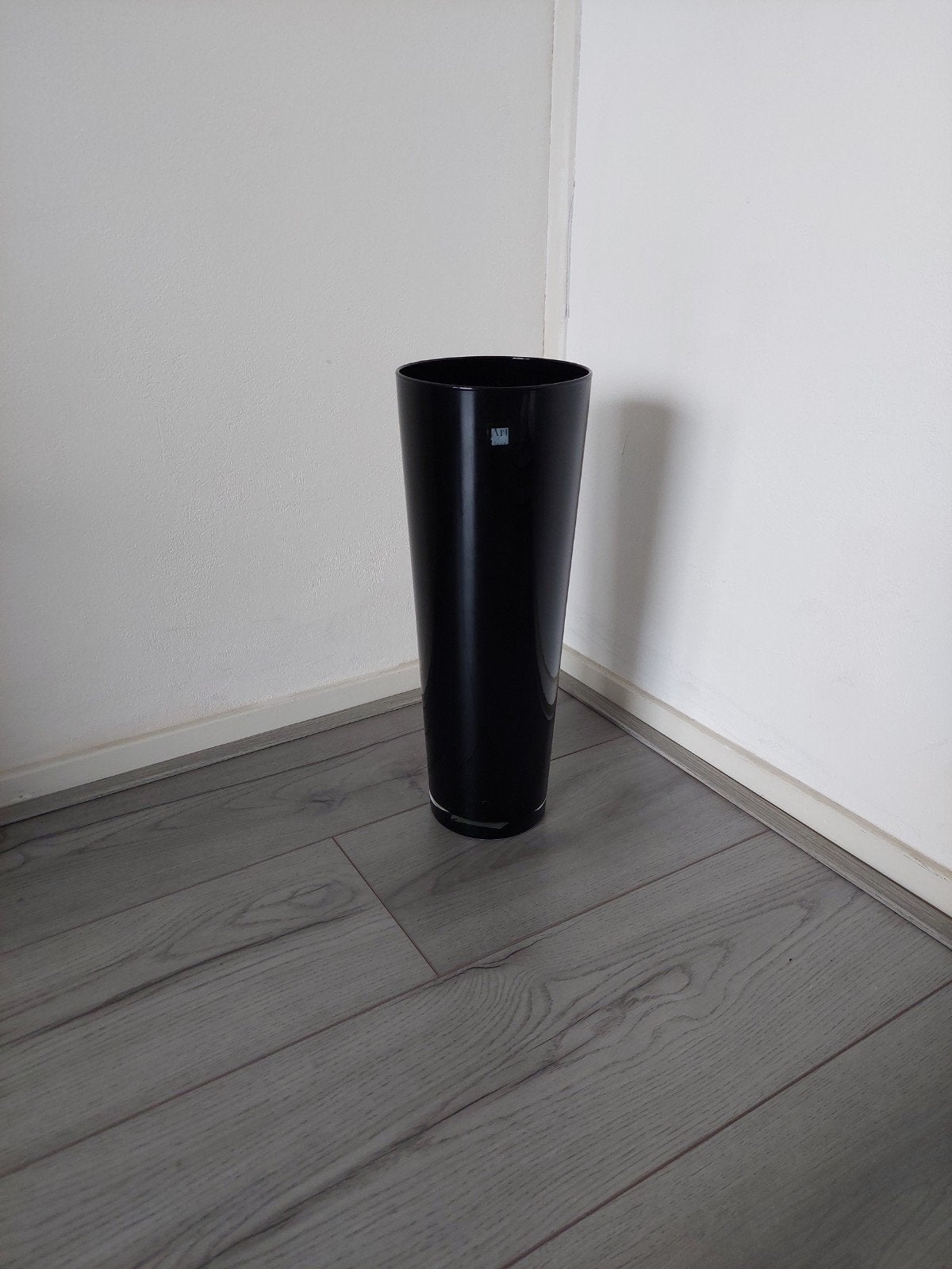 Stijlvolle Zwarte Glazen Vaas - 40 cm Hoog, Huis en Inrichting, Woonaccessoires | Vazen, Zwart, Ophalen of Verzenden, Minder dan 50 cm