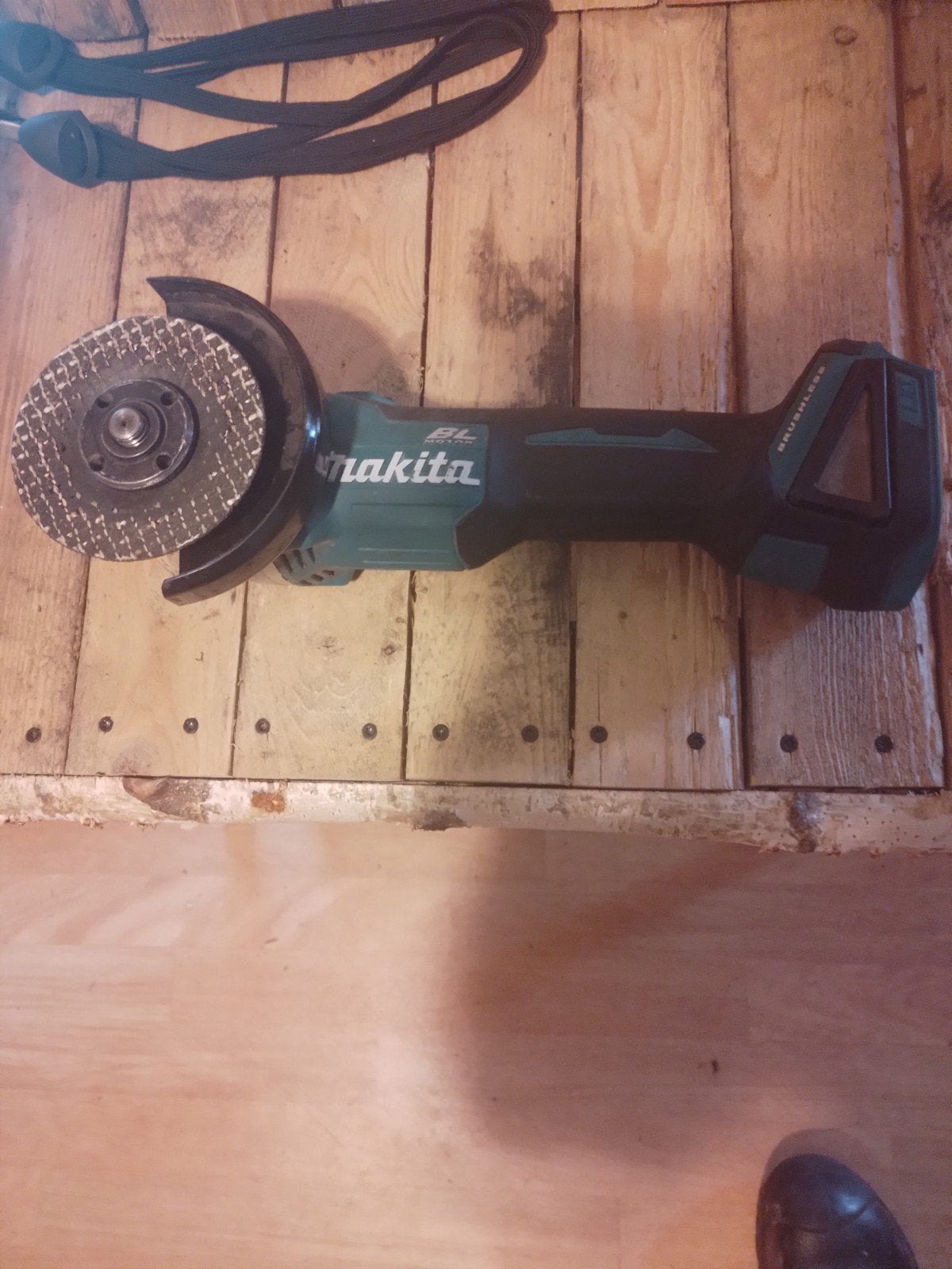Makita 18V Accu Slijptol DGA504 - Goede Staat, Ophalen, Gebruikt, Haakse handslijpmachine
