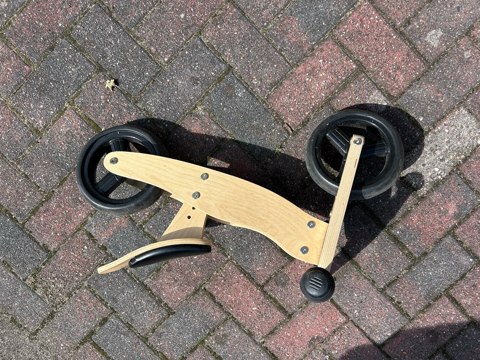 Foto 2 van Houten loopfiets 2-in-1: driewieler en tweewieler