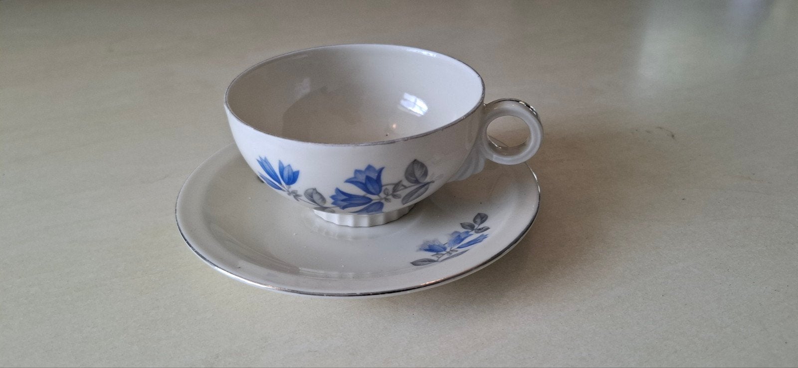 Victoria AB-57-002 kop en schotel met blauwe bloemen, Ophalen of Verzenden