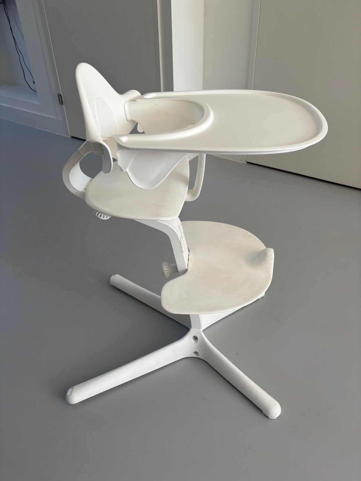 Kinderstoel Stokke Nomi wit, Kinderen en Baby's, Kinderstoelen, Ophalen of Verzenden, Zo goed als nieuw, Meegroeistoel