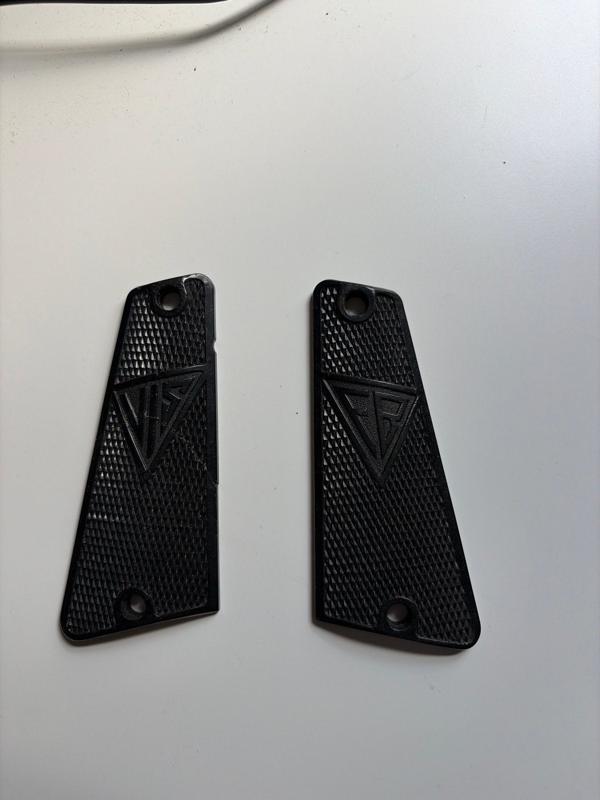Radom Vis P35  Grips - Origineel Duits Militaria, Verzamelen, Ophalen of Verzenden, Landmacht, Duitsland, Overige typen