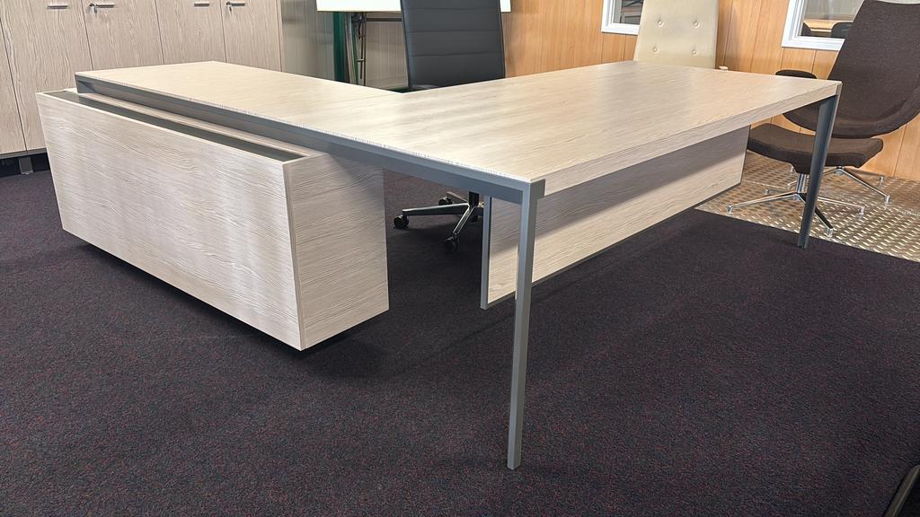 Directiebureau X9 Showroommodel Kleur: Elm / Antraciet, Ophalen, Zo goed als nieuw