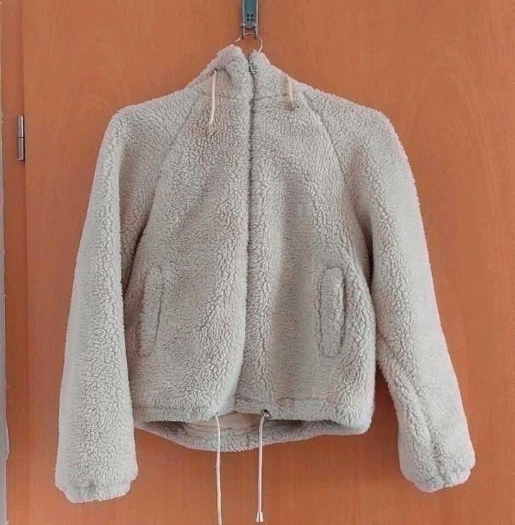 Teddy Fluffy Jas | Gebroken Wit | Maat 32/34 | Met Capuchon, Primark, Wit, Ophalen of Verzenden, Zo goed als nieuw