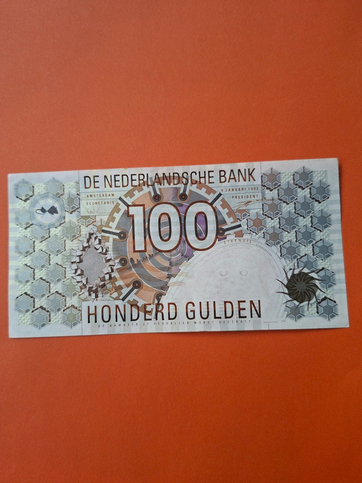 100 gulden Steenuil uit 1992 in UNC
Serie nummer 1195336888, Ophalen of Verzenden, 100 gulden, Los biljet