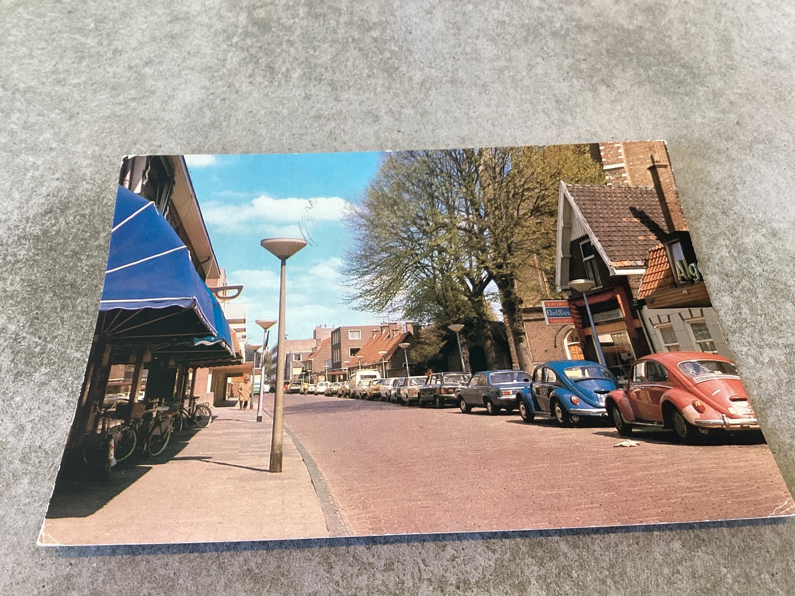 Voorschoten.       Schoolstraat met oude auto’s, Verzamelen, Ansichtkaarten | Nederland, Ophalen of Verzenden, Zuid-Holland