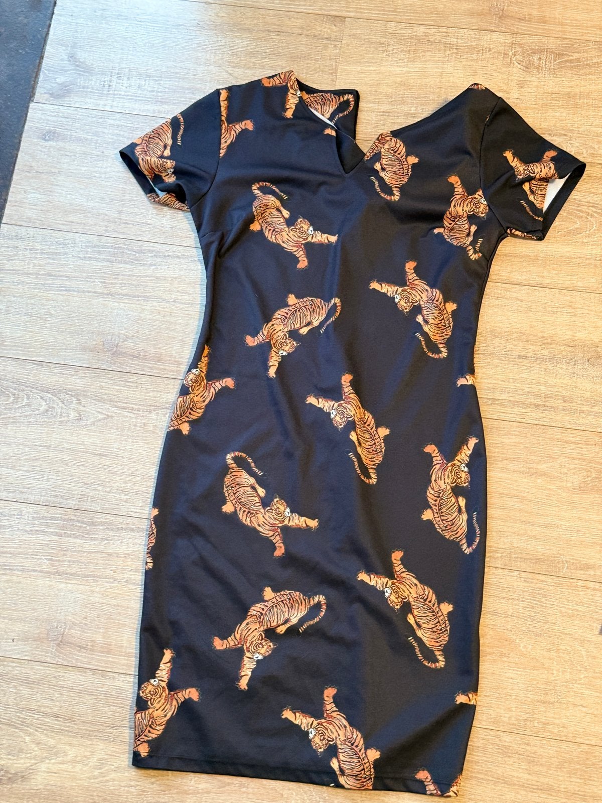 Zwarte jurk met tijgerprint, Kleding | Dames, Jurken, Zwart, Zo goed als nieuw, Knielengte, Ophalen