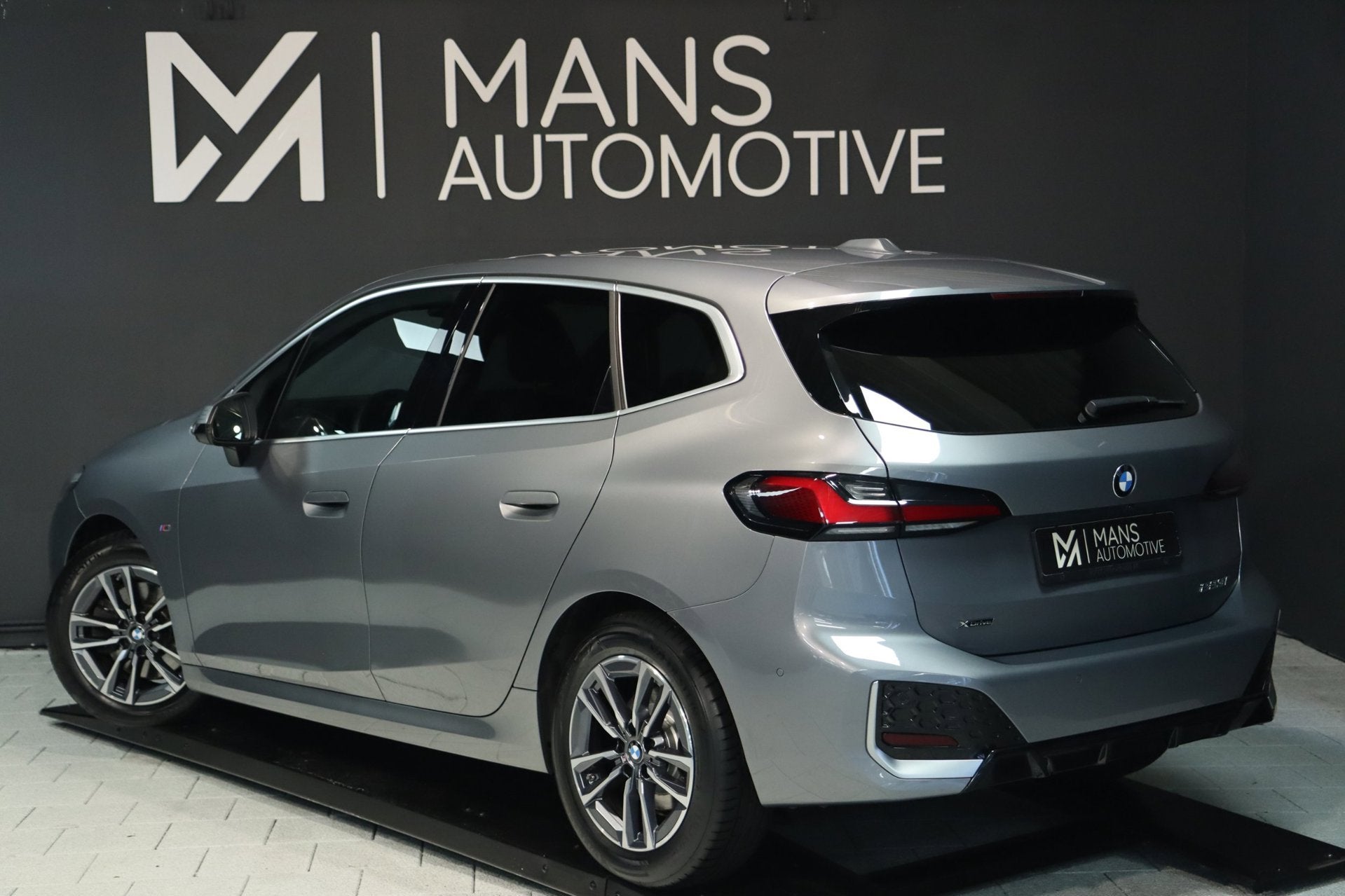BMW 2-serie Active Tourer 223i xDrive M Sport / HK / MEMORY, Auto's, Automaat, Gebruikt, Zwart, 4 cilinders