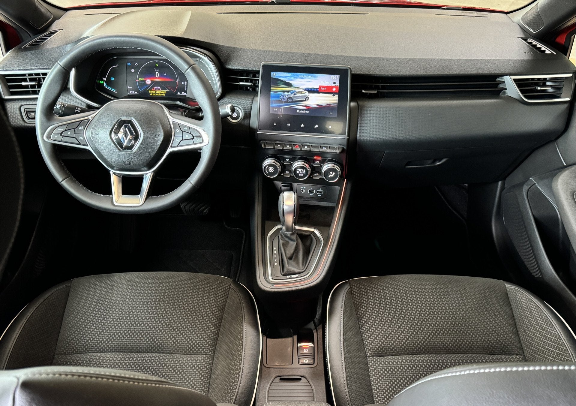 Renault Clio 1.6 E-Tech Hybrid 140 Intens, Navi | PDC V+A |, Stof, Gebruikt, Zwart, 4 cilinders