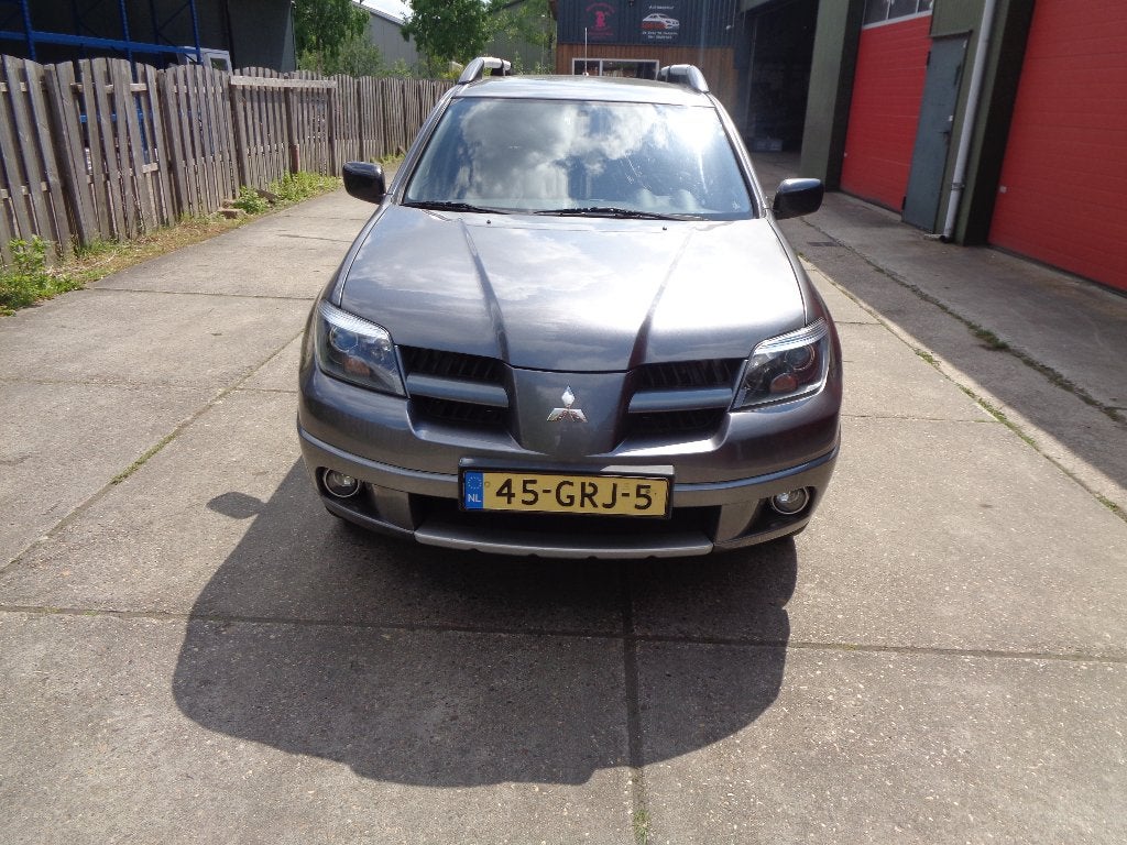 Mitsubishi Outlander 2.0 MPI 2WD 2008 Grijs, Auto's, Mitsubishi, Voorwielaandrijving, 136 pk, Outlander, Zwart