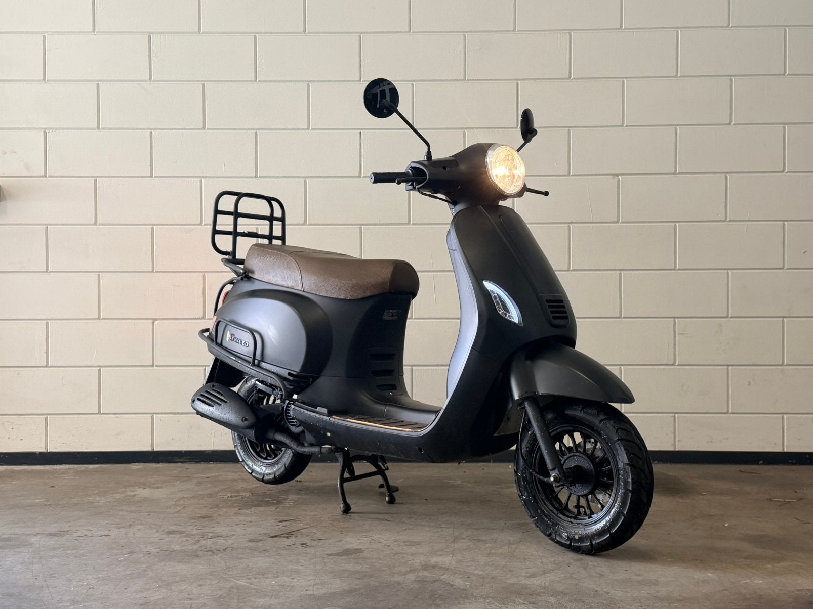 Senzo Vespa look 4T 2019 9200km scooter snorscooter, Fietsen en Brommers, Ophalen, Zo goed als nieuw, Benzine, Maximaal 25 km/u