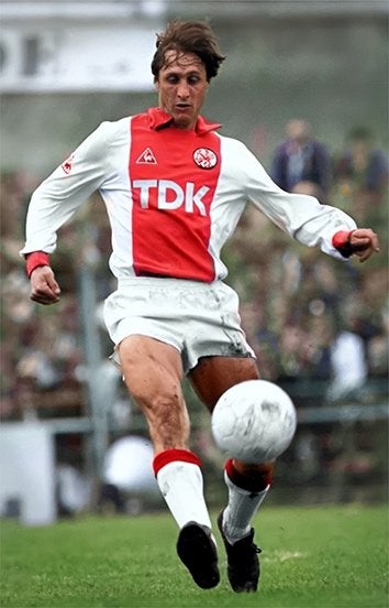 Org foto 20x30 cm Johan Cruijff actie Ajax-Feyenoord 1-5-'83, Verzamelen, Verzenden, Nieuw, Ajax, Poster, Plaatje of Sticker