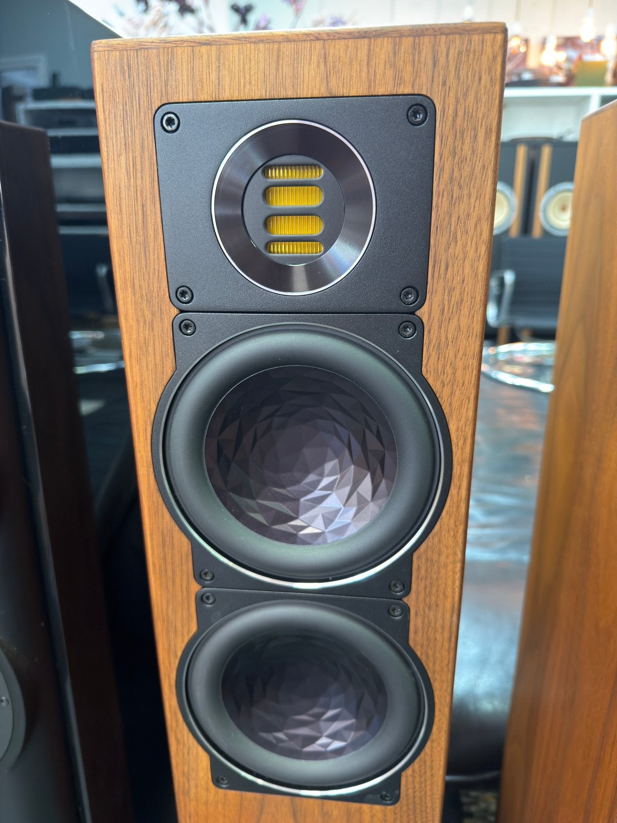 ELAC FS 407 – Rich Walnut high-end vloerstaande luidsprekers, Overige merken, Stereo speakers, ELAC, Info@elac-audio.de