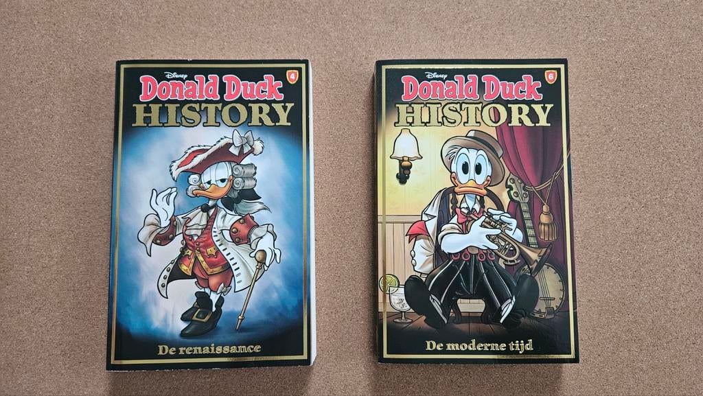 Donald Duck History 4 en 6, Meerdere comics, Ophalen of Verzenden, Zo goed als nieuw, Europa