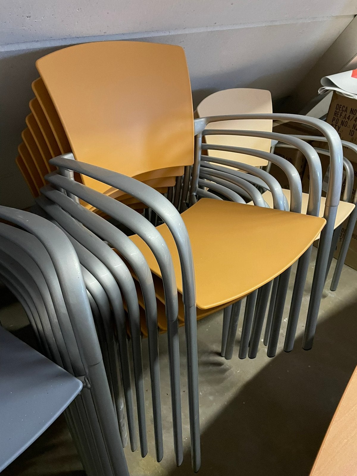 20 ENEA stapelstoelen, Ophalen, Kunststof, Gebruikt, Overige kleuren