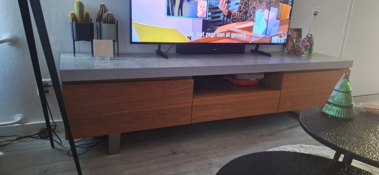 Tv meubel met 3 label., Ophalen, 25 tot 50 cm, 150 tot 200 cm, Minder dan 100 cm