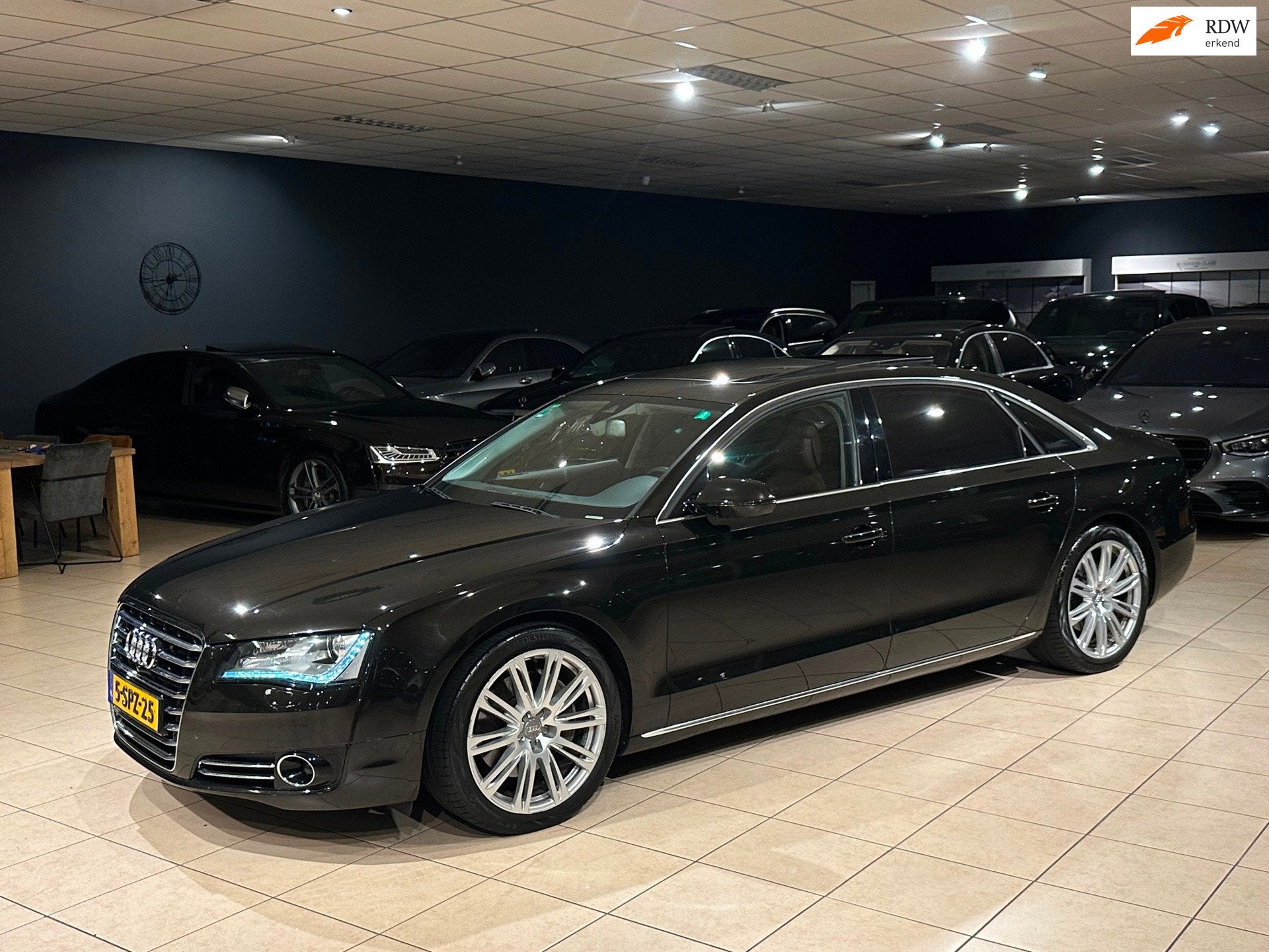 Audi A8 3.0 TDI Quattro LANG/3xTV/MASSAGE/TAFEL/VIP/VOLL, Auto's, Audi, Automaat, Euro 5, 15 km/l, Gebruikt