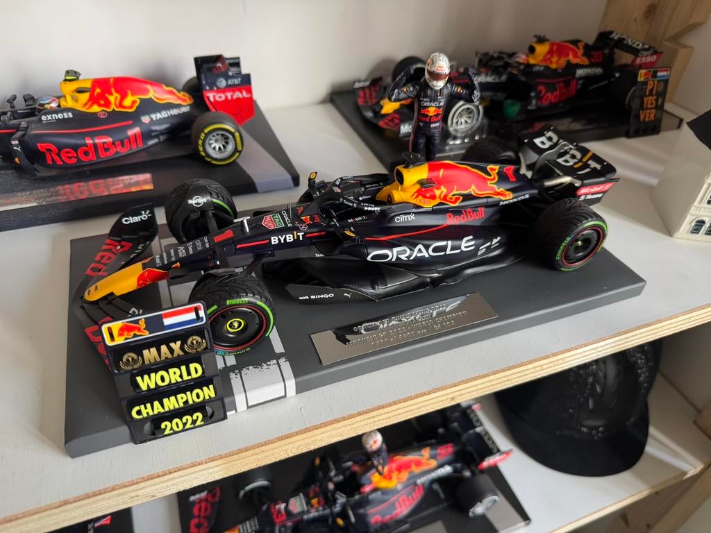 Max Verstappen World champion 2022 editie 104, Ophalen of Verzenden, Zo goed als nieuw, Overige merken