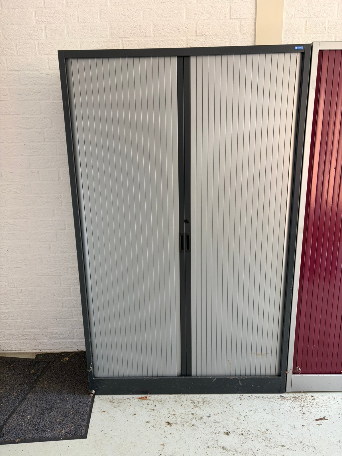 2 Metalen kasten met roldeuren - Grijs/Rood Grijs/Antracied, Huis en Inrichting, Kasten | Roldeurkasten en Archiefkasten, Ophalen