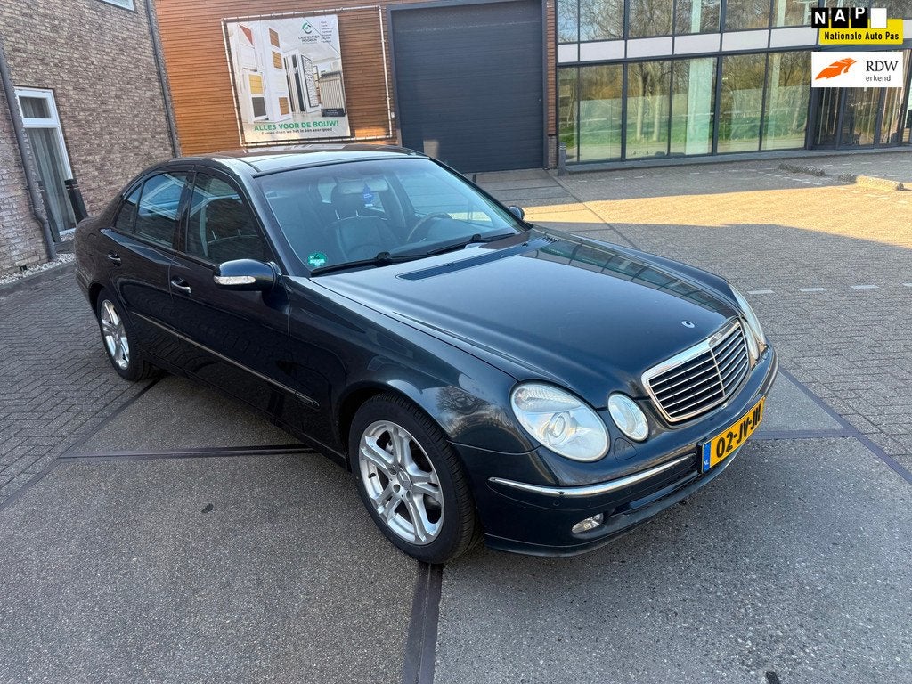 Mercedes-Benz E-klasse 320 Avantgarde ))) AUTOMAAT ))), Auto's, Automaat, Achterwielaandrijving, Gebruikt, Leder en Stof