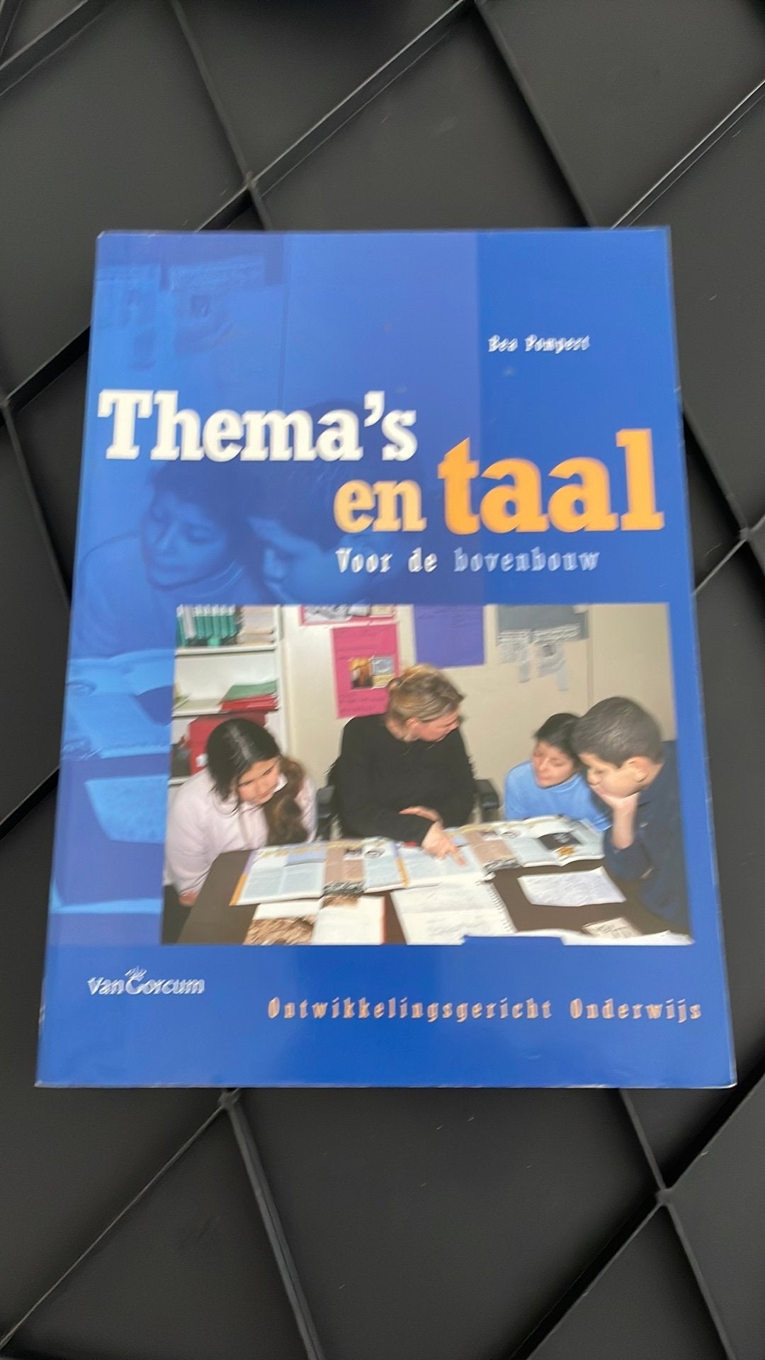 B. Pompert - Thema's en taal, Verzenden, Sociale wetenschap, Zo goed als nieuw, B. Pompert