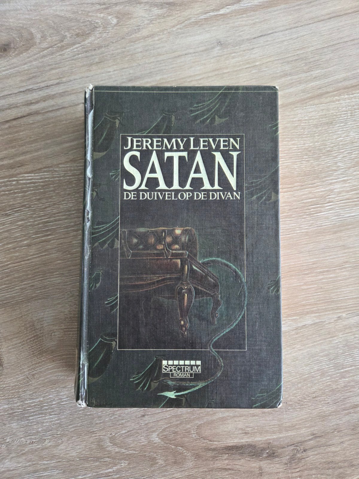 Satan  De duivel op de Divan (Jeremy Leven), Ophalen of Verzenden, Gelezen