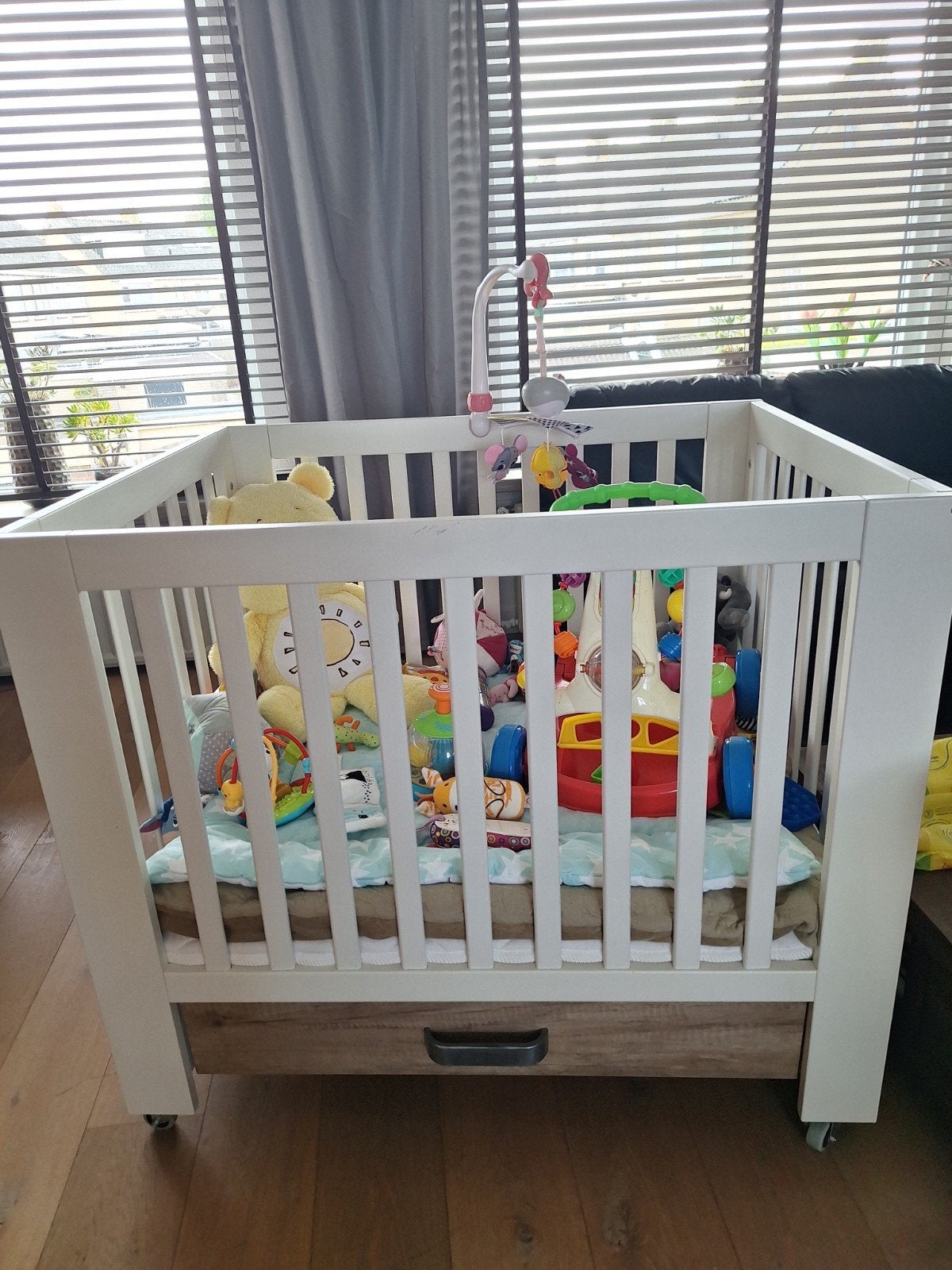 Witte box met lade en wieltjes, Kinderen en Baby's, Ophalen, Gebruikt, Rechthoekig, Wieltjes