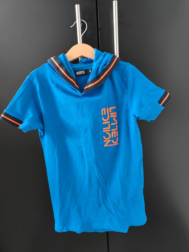 Blauw T-shirt met capuchon, maat 134/140, Ophalen of Verzenden, Zo goed als nieuw, Jongen, Shirt of Longsleeve