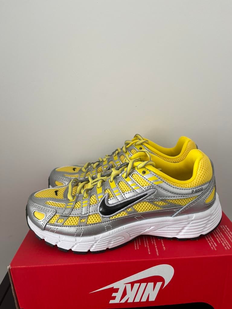 Nike P-6000 maat 34, Ophalen of Verzenden, Nieuw