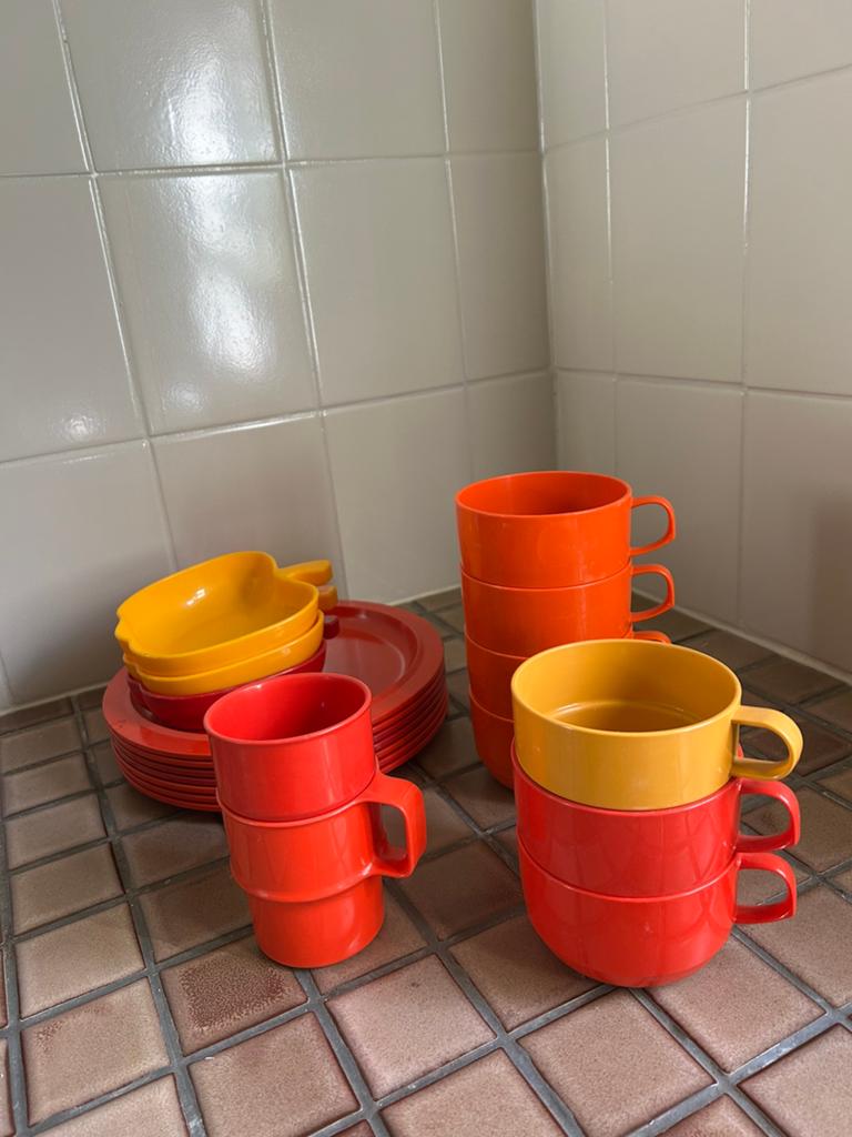 Leuke retro mepal borden, schaaltjes en mokken., Ophalen of Verzenden, Gebruikt