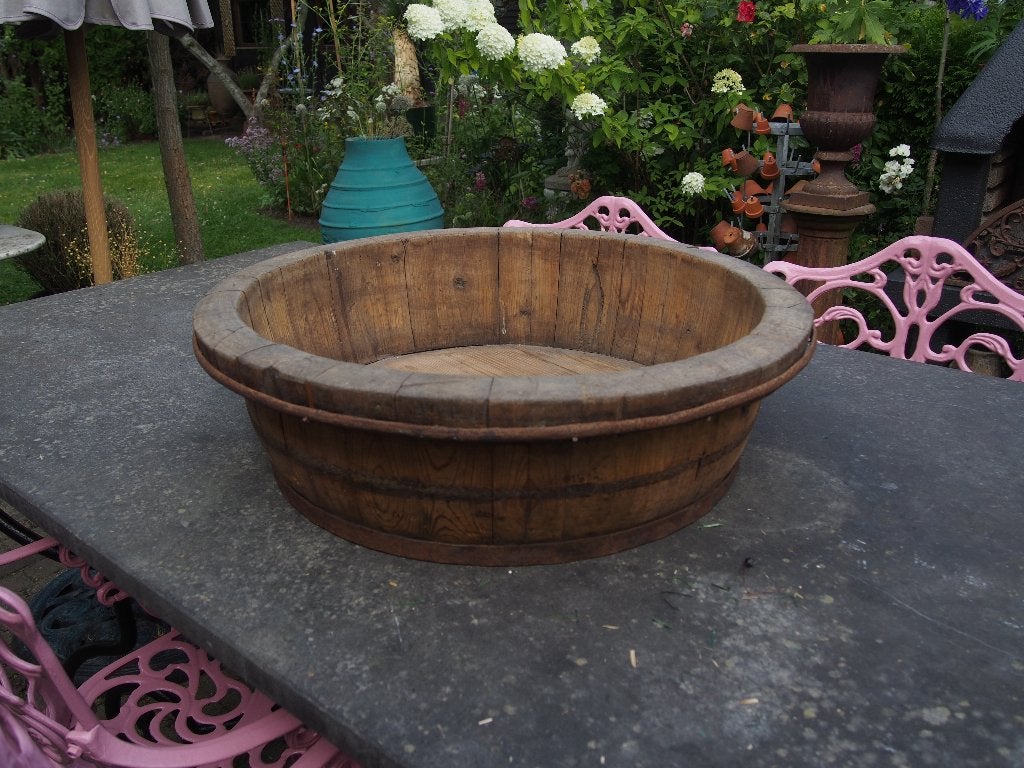 Oude houten olijfbak - Sobere stijl - 60 cm breed, Ophalen, Gebruikt, Rond, Plantenpot of Plantenbak