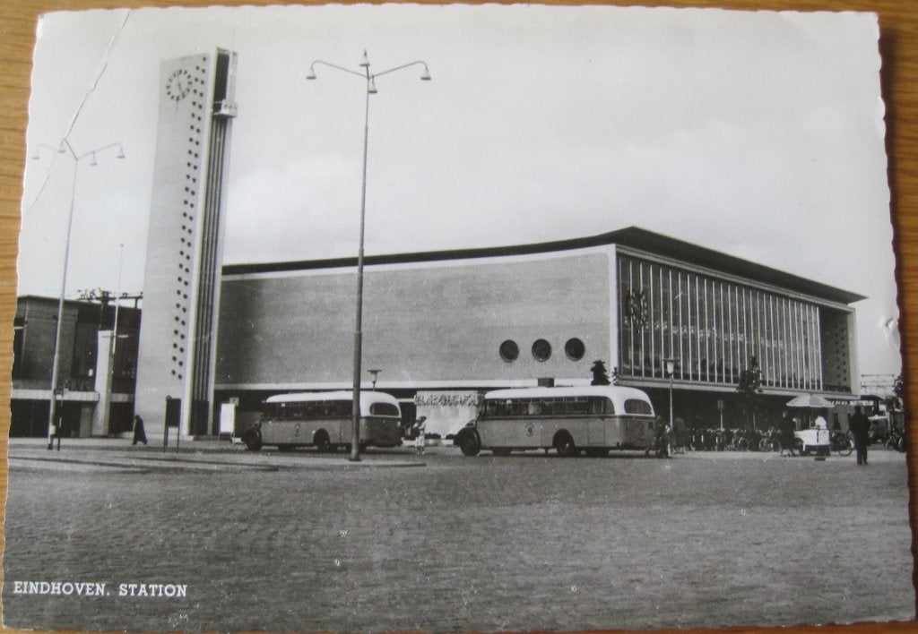 Eindhoven - station - 1959 - uitgave Vroom & Dreesmann, Ophalen of Verzenden, 1940 tot 1960, Gelopen, Noord-Brabant