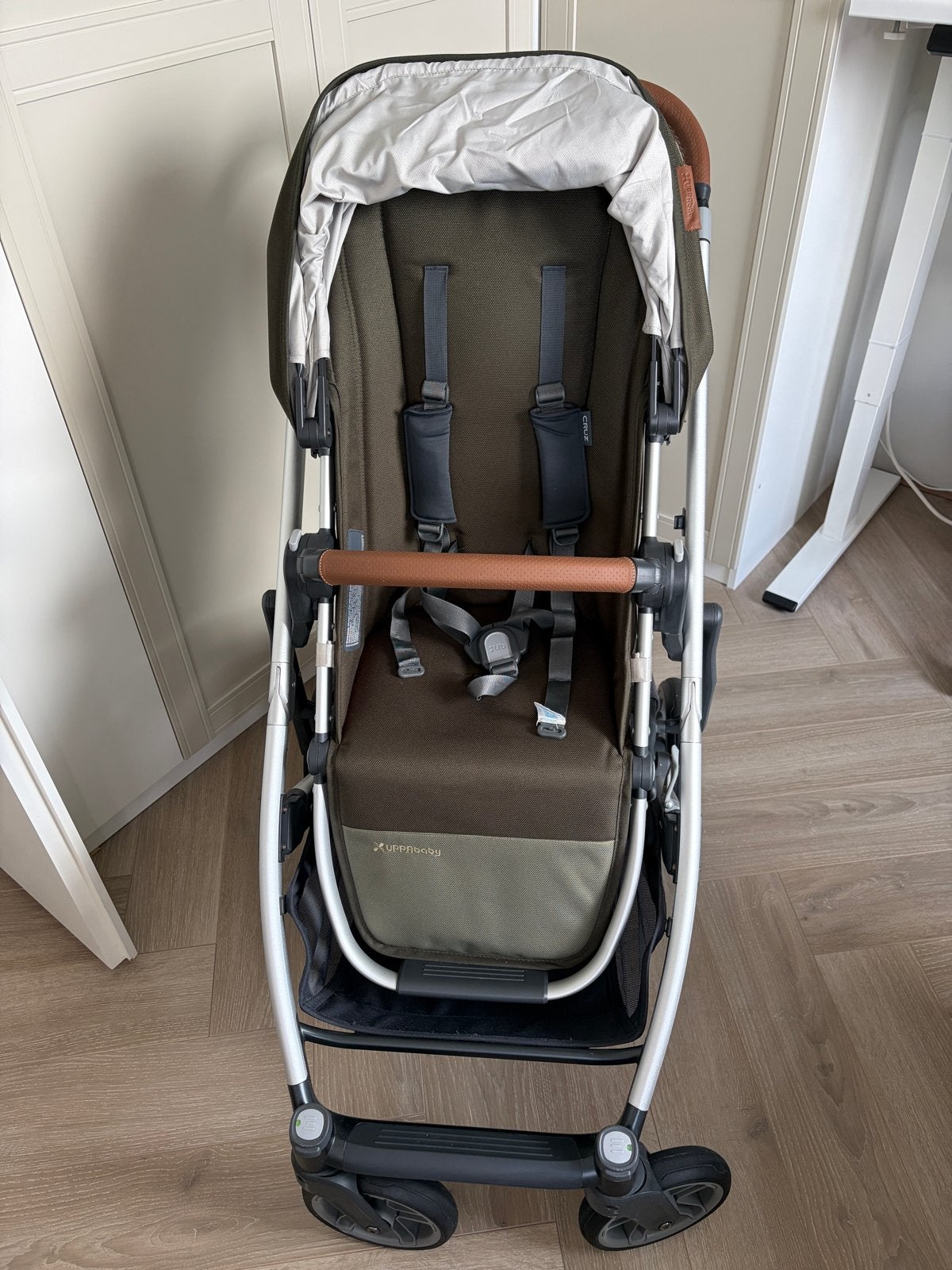 UPPAbaby Cruz V2 (Hazel) kinderwagen met accessoires, Kinderen en Baby's, Verstelbare duwstang, Zo goed als nieuw, Ophalen, Kinderwagen