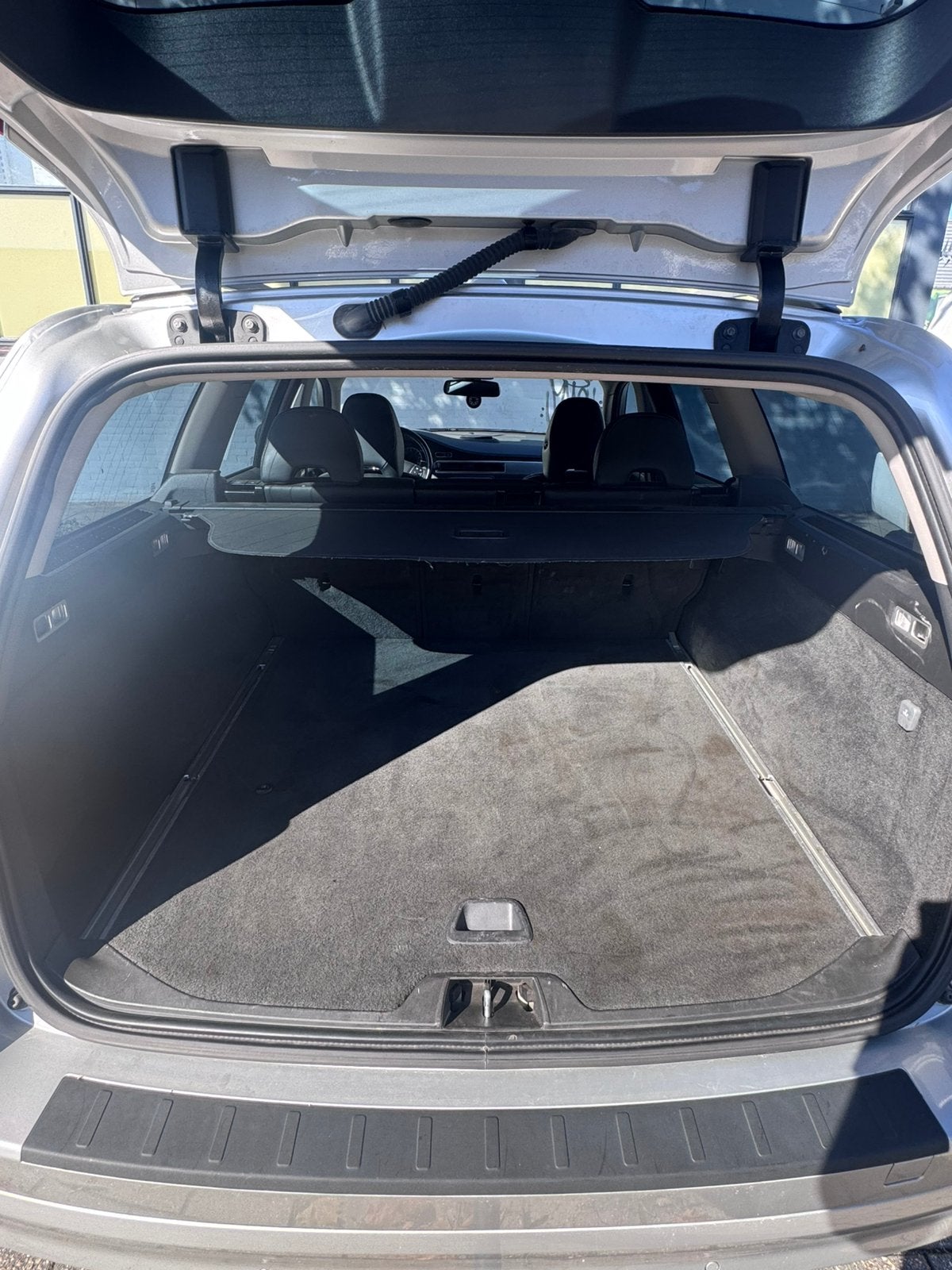 Foto 18 van Volvo V70 2.4 D AUT 2010 Grijs