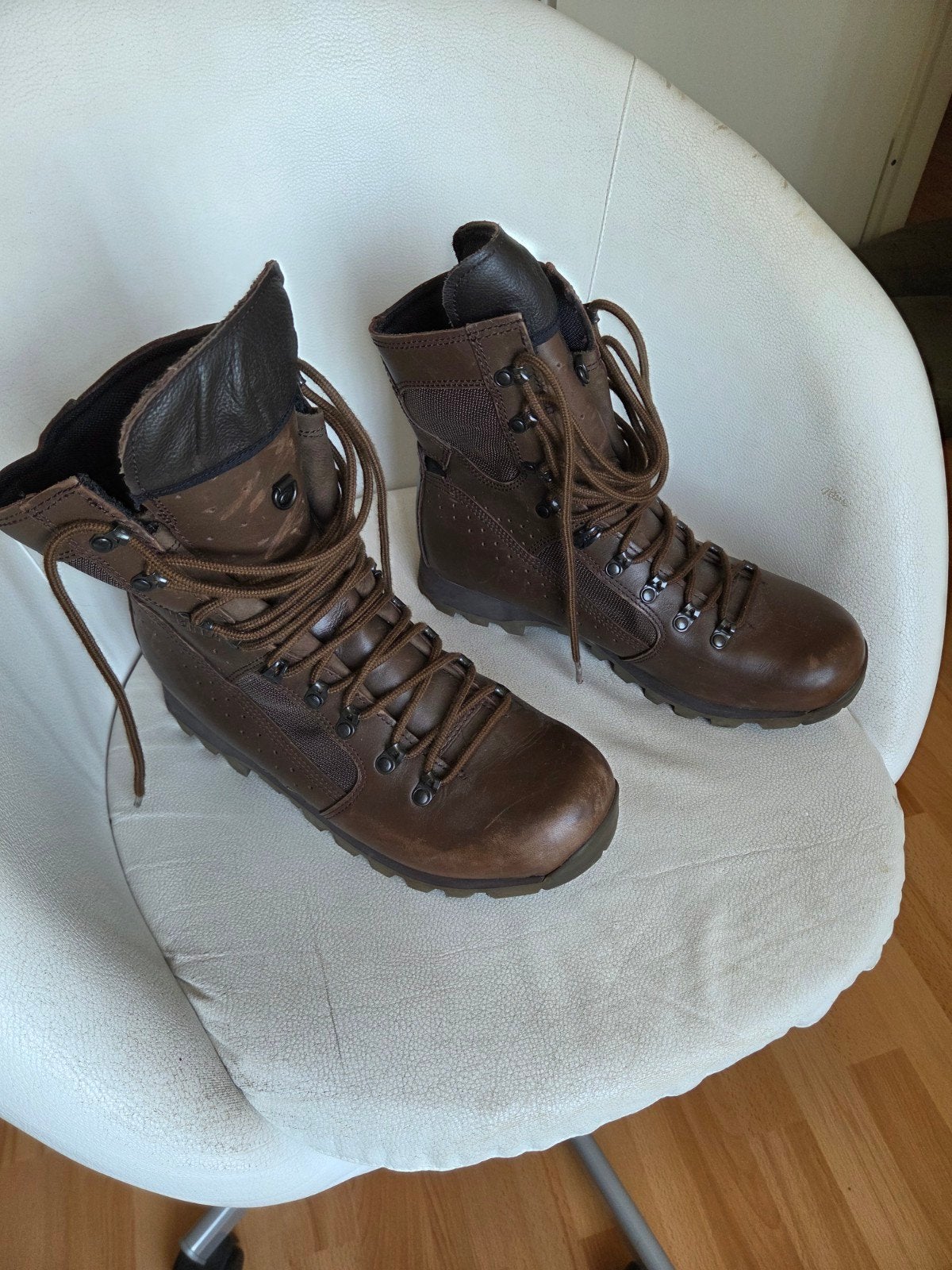 Meindl militaire Bergschoenen - Bruin - Maat 285M /44, Ophalen, Bruin, Meindl, Gedragen