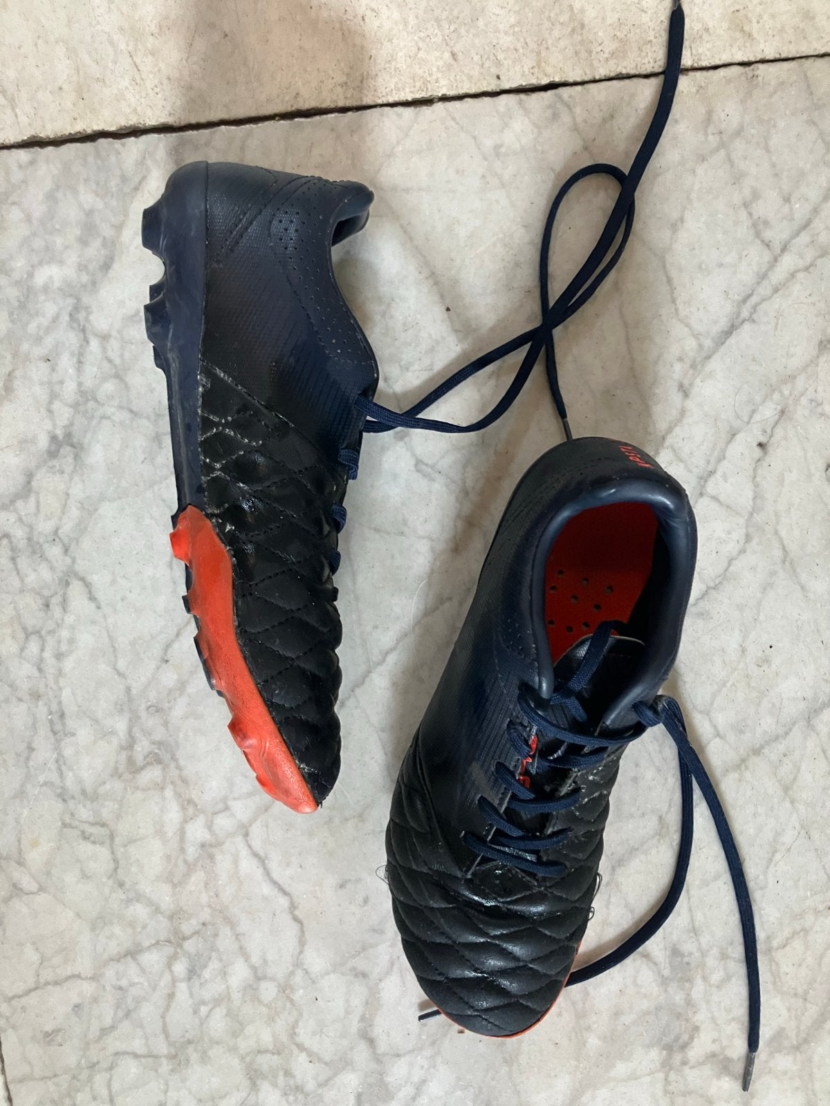 Voetbalschoenen - Zwart/Oranje - Maat 34, Ophalen, Gebruikt, Schoenen, Maat S