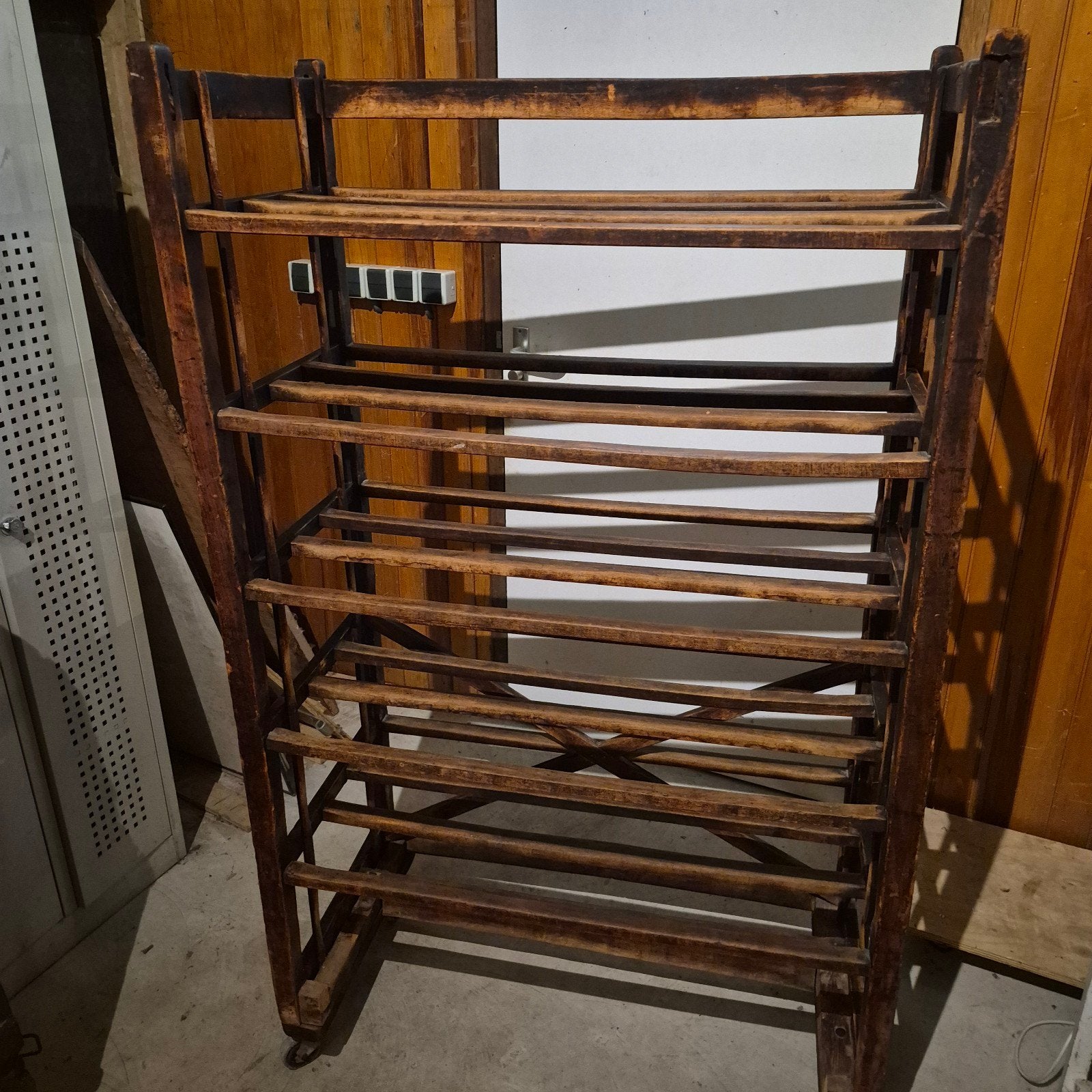 Vintage Houten Bakkersrek / Broodrek op Wieltjes, Ophalen